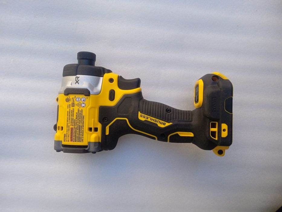Імпакт DeWalt DCF860