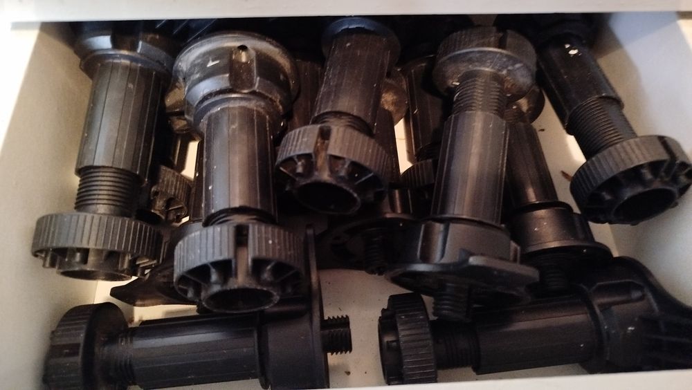 Pés para armários de cozinha