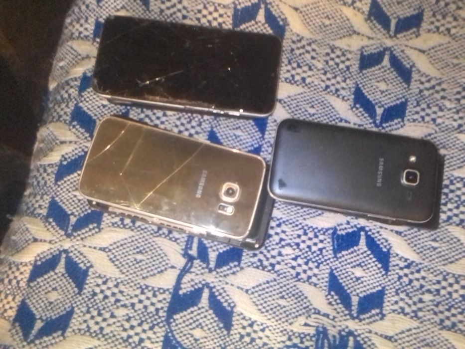 Varios telemóveis avariados