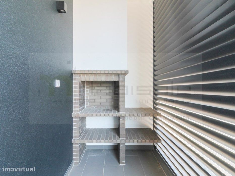 Apartamento T3 com varanda e barbecue | Paradela, Santo António dos...