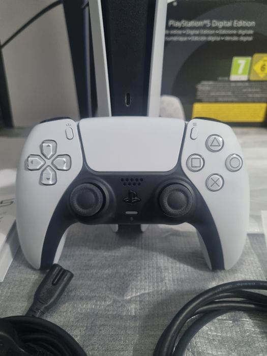 Ps5 slim Digital completa  - Garantia Worten até Dezembro de 2028 - Ler anúncio  !!