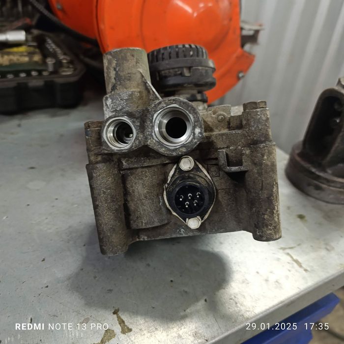 Кран передних тормозов на Daf