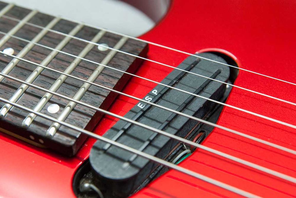 Guitarra Elétrica ESP M-II Deluxe (NOS sem um único risco)