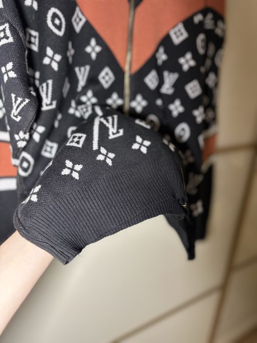 Продам НОВЫЙ женский костюм (кофта+штаны)