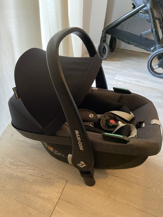 Carrinho Maxi Cosi com ovo