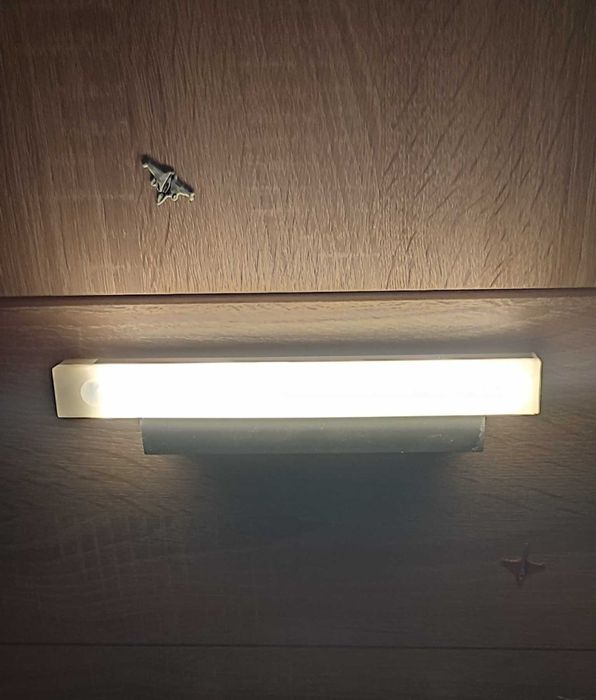 Беспроводной светодиодный ночник с датчиком движения.