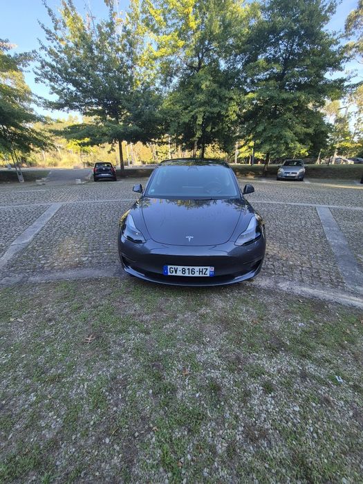 Tesla para aluguer em  uber