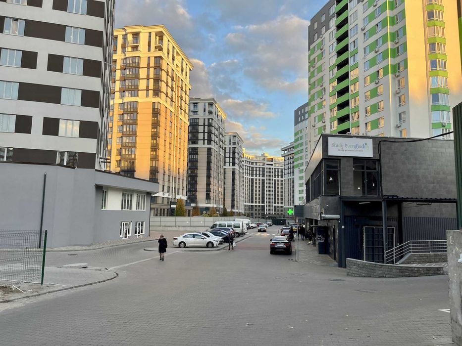 Оренда фасадного приміщення біля Центрального парку, без %