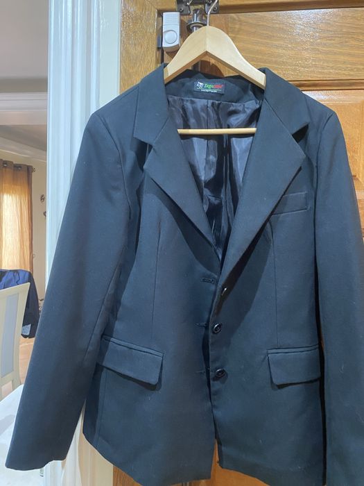 Traje académico feminino completo