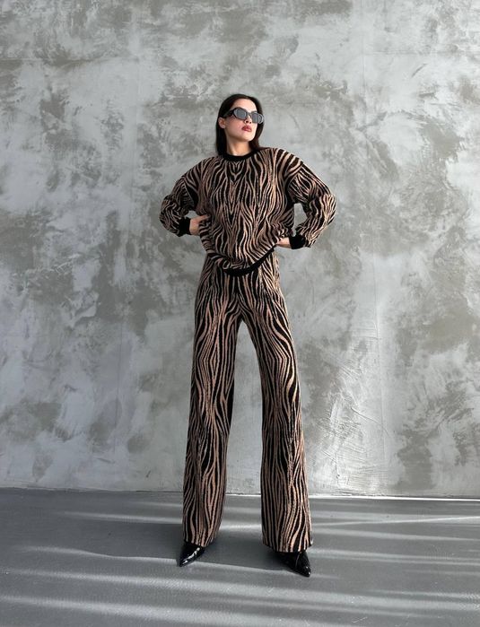 Стильний трикотажний костюм