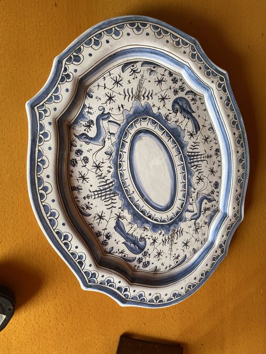 Prato antigo em porcelana