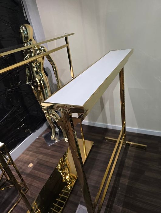 Wyposażenie butik odzieżowy