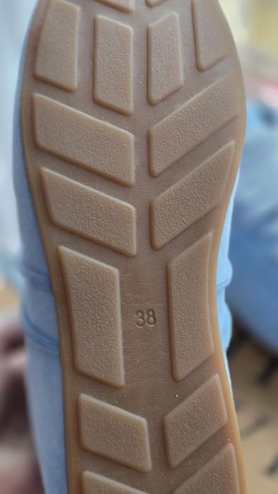 Продам стильні замшеві кеди (кросівки)