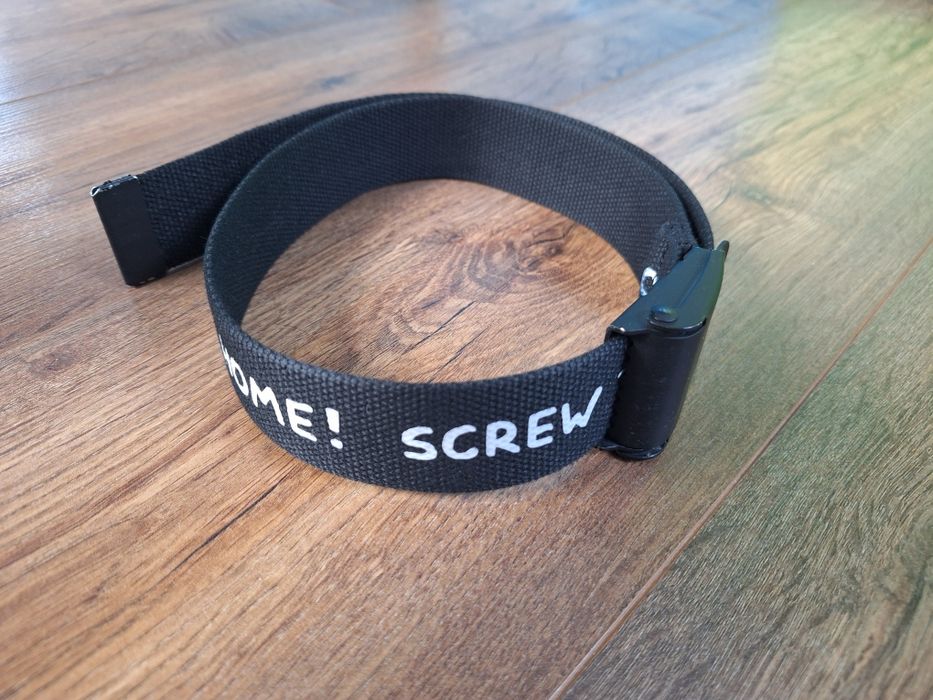 Cropp pasek parciany klamra z kosmitą alien z napisem Screw This czarny skate Y2K alt