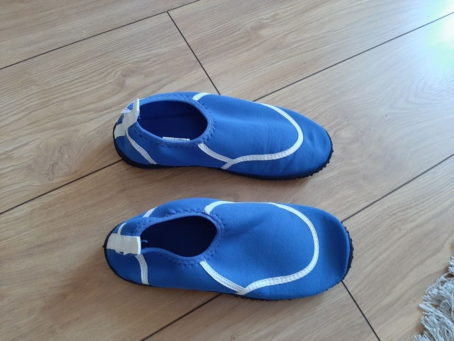 Sprzedam buty do chodzenia po wodzie rozm. 39