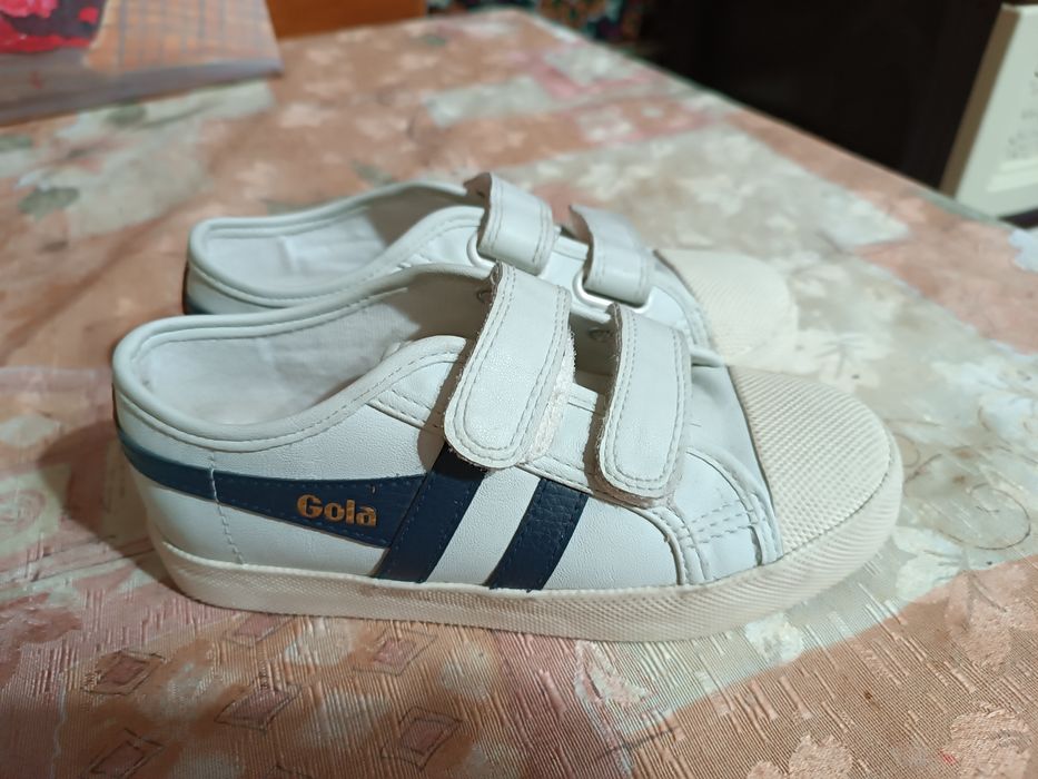 Кросівки фірмові