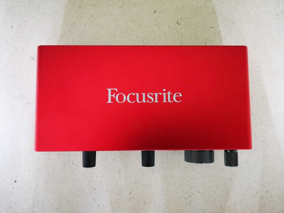 Interface de áudio Focusrite Scarlett 2i2 Studio 3ª geração
