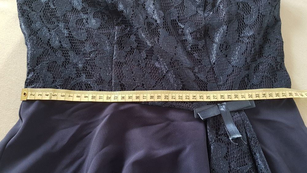 Piękna granatowa sukienka na ramiączkach