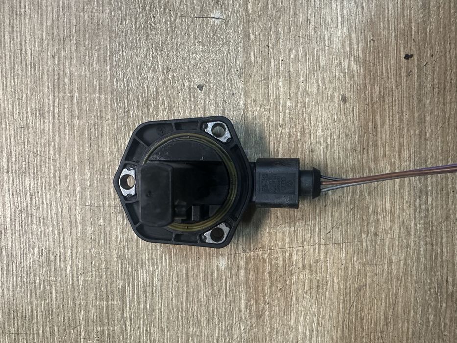 Датчик уровня масла 1.9, 2.0, 2.5, 3.2 Volkswagen Audi Skoda 6PR008079