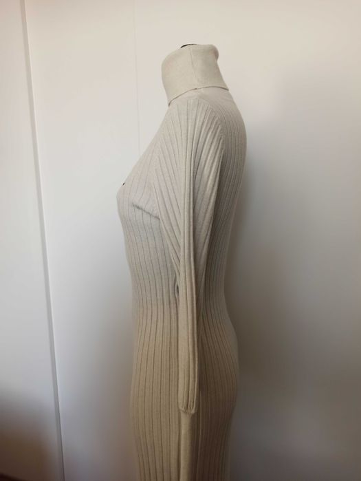 Sukienka z golfem sweterkowa prążek