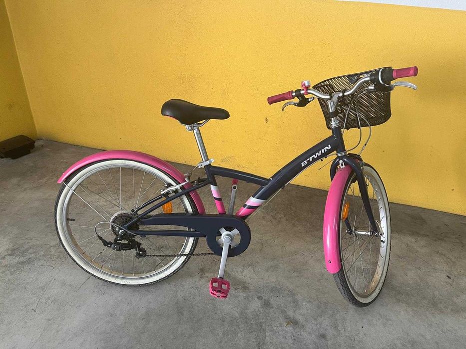 Bicicleta menina em bom estado
