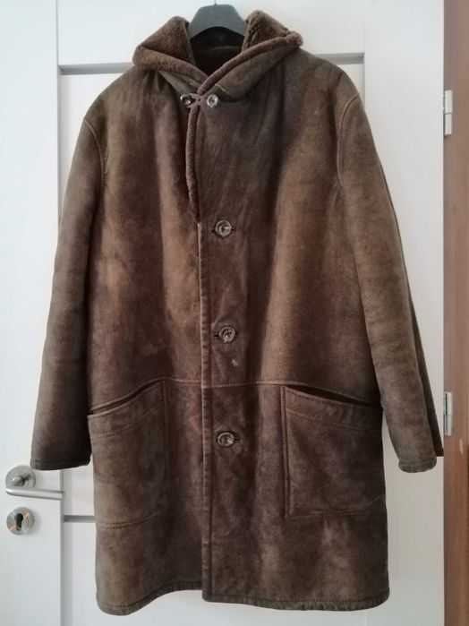 Brązowy płaszcz kożuch