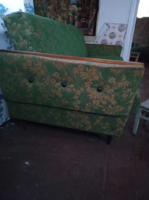 диван. Книжка  советского образца