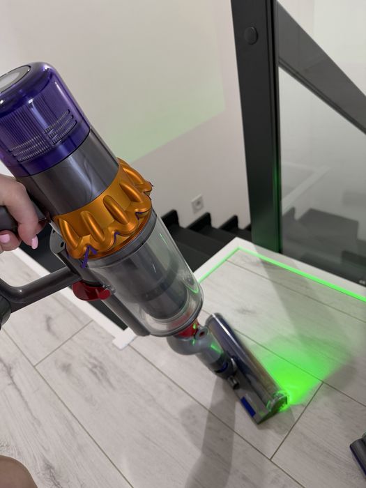 Dyson v15 absolute