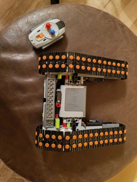 LEGO pojazd sterowany na bazie 42065