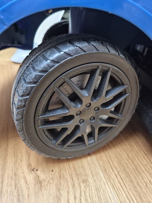 Jeździk - pchacz autko Mercedes z dźwiękami