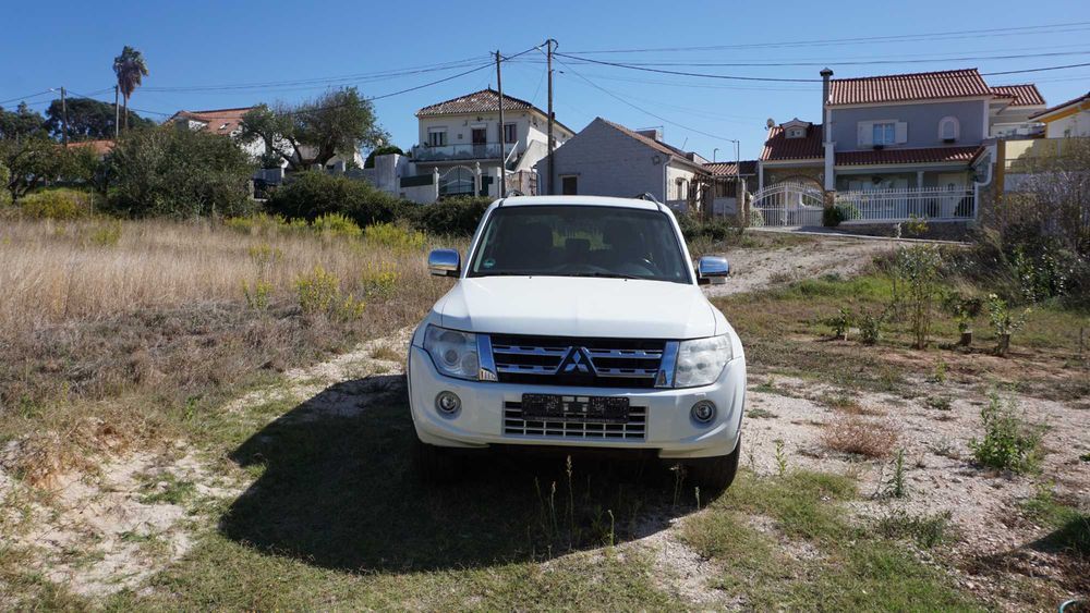 Mitsubishi Pajero 3.2 DI-D Instyle 200cv 4x4 7 lugares foto 2