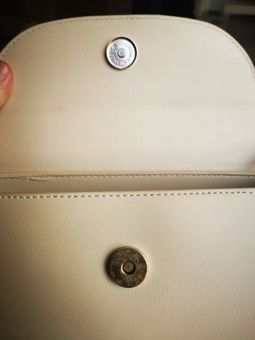 Біла стильна сумочка