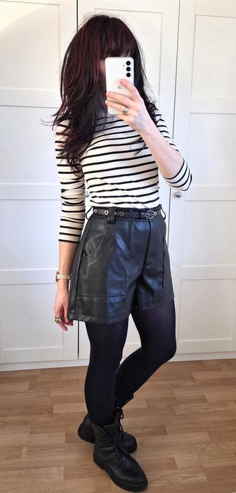 Peruka Włosy Syntetyczne Czarne z Pasemkami