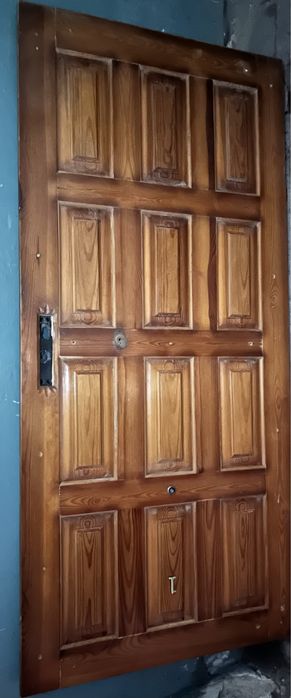 Дверь металлическая входная с деревянной накладкой