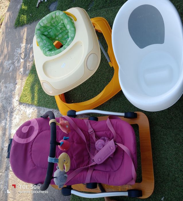 Artigos de bebê em bom estado.