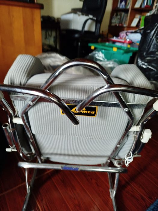 Cadeira de bebê para estar à nossa beira