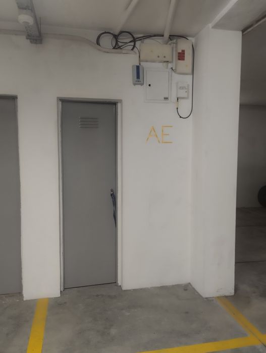 Lugar de garagem e arrumos/arrecadação