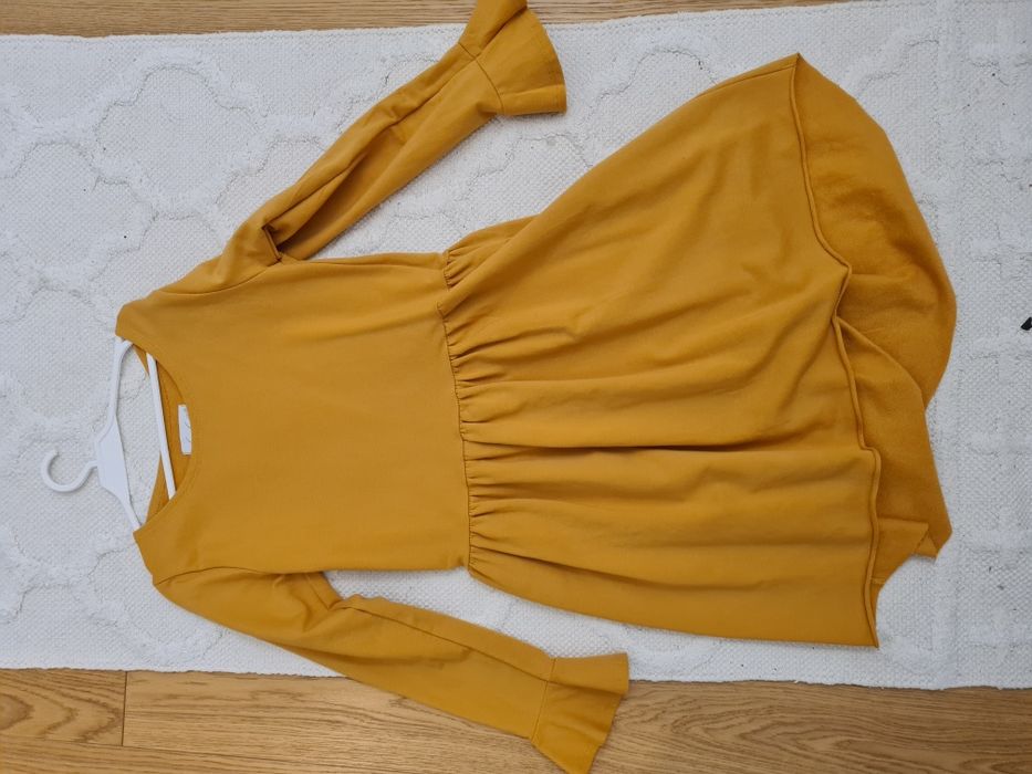 Musztardowa śliczna sukienka r.146