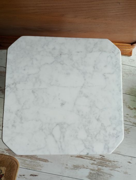 Stolik kawowy z marmuru