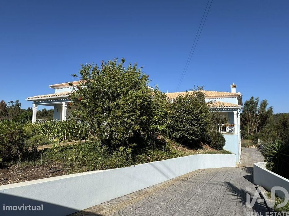 Moradia isolada T4 em Serra e Junceira de 204,5 m2