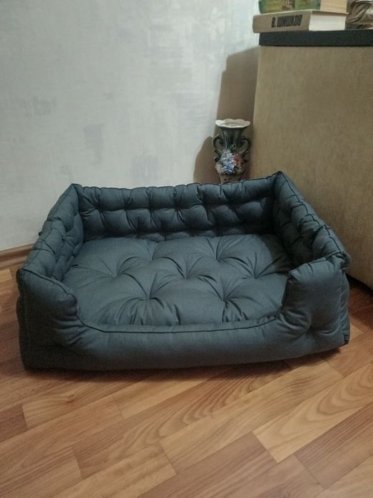 Лежанки для собак та котів.