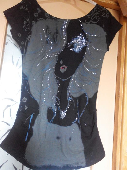 Стильная футболка на девочку-подростка.