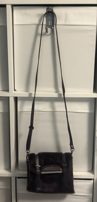 Malinha a tiracolo, em peluche, nova, da Parfois, na cor beringela