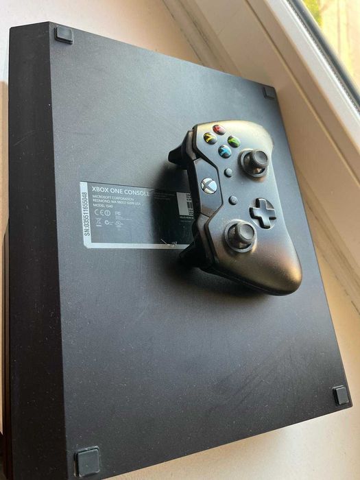 Used Xbox One Console + Original Controller – Great Condition!