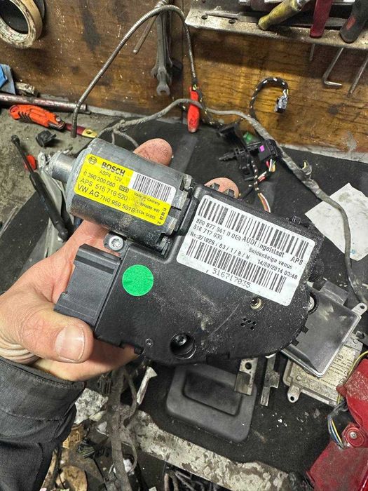 Мотор привода люка Audi Q5 8RB