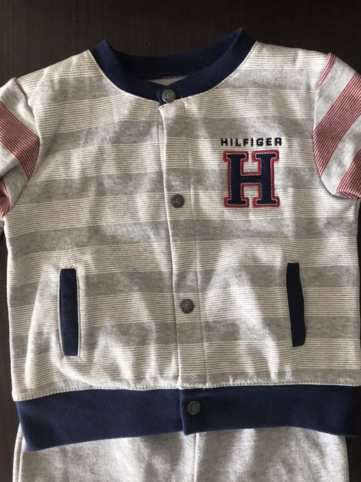 Dres Tommy Hilfiger