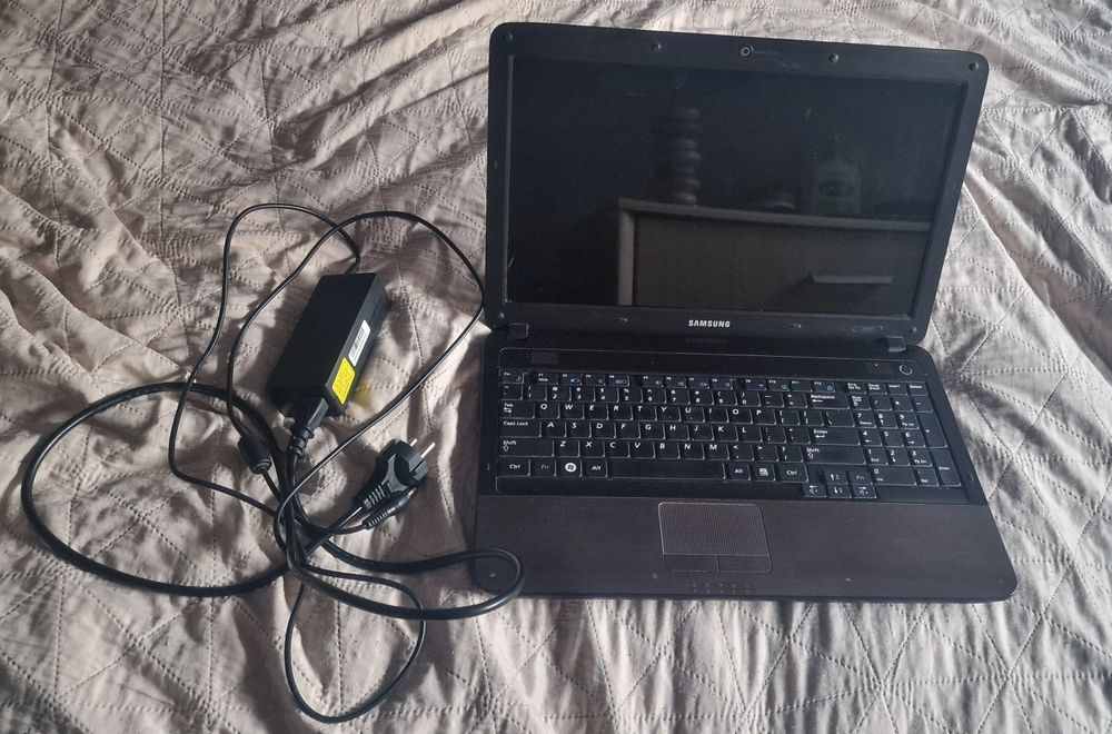Laptop Samsung NP R540 czarny bez baterii