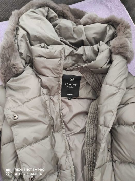 Пуховик жіночий.