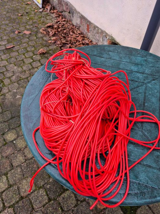 Wężyk gumowy do cieczy o średnicy 0,5 cm. Bardzo długie odcinki.