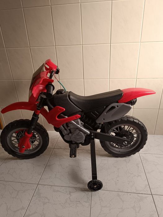Vendo mota a bateria de criança